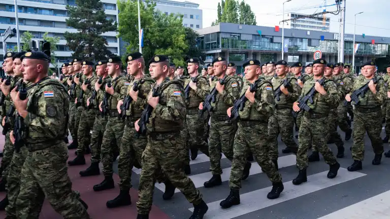 След 17 години пауза: Хърватия официално връща казармата