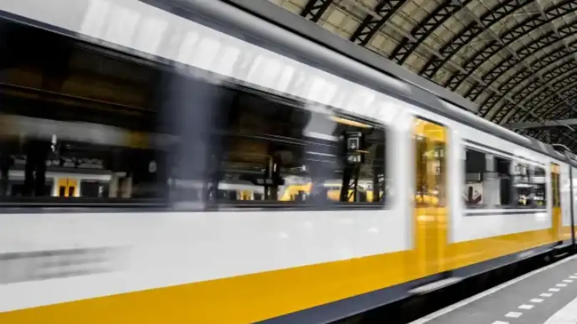 Трагедия край Атина: Влак уби 50-годишен мъж на релсите