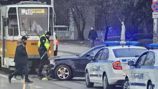 Първо в БЛИЦ: Бул. "Черни връх" в София е задръстен от тежка катастрофа Снимки