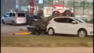 Видео запечата зверско меле в "Драгалевци" в София, кола е по таван!