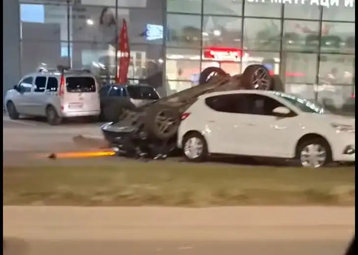 Видео запечата зверско меле в "Драгалевци" в София, кола е по таван!