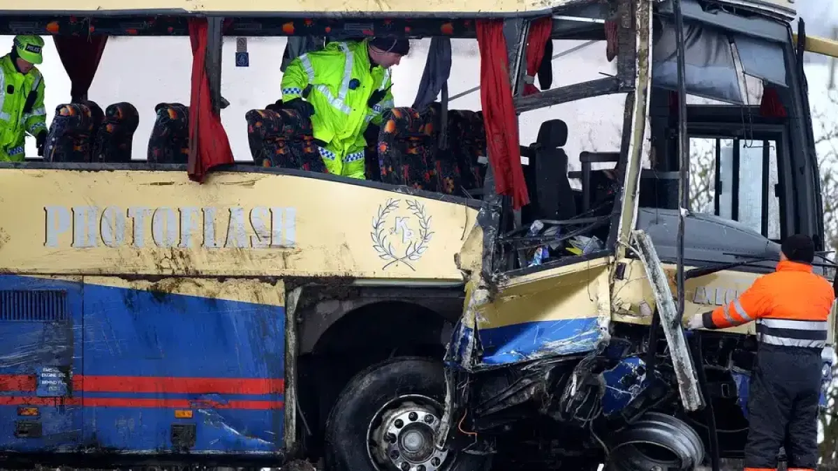 Автобус с пътници се вряза в жилищна сграда в Стокхолм, има много ранени