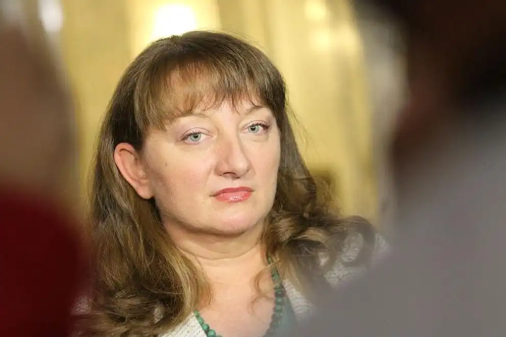 Сачева сравни НС с шахматна дъска и отправи предупреждение за 2026-та