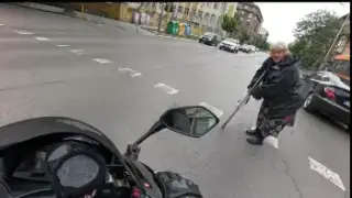 Моторист с голямо сърце показа как се прави Видео