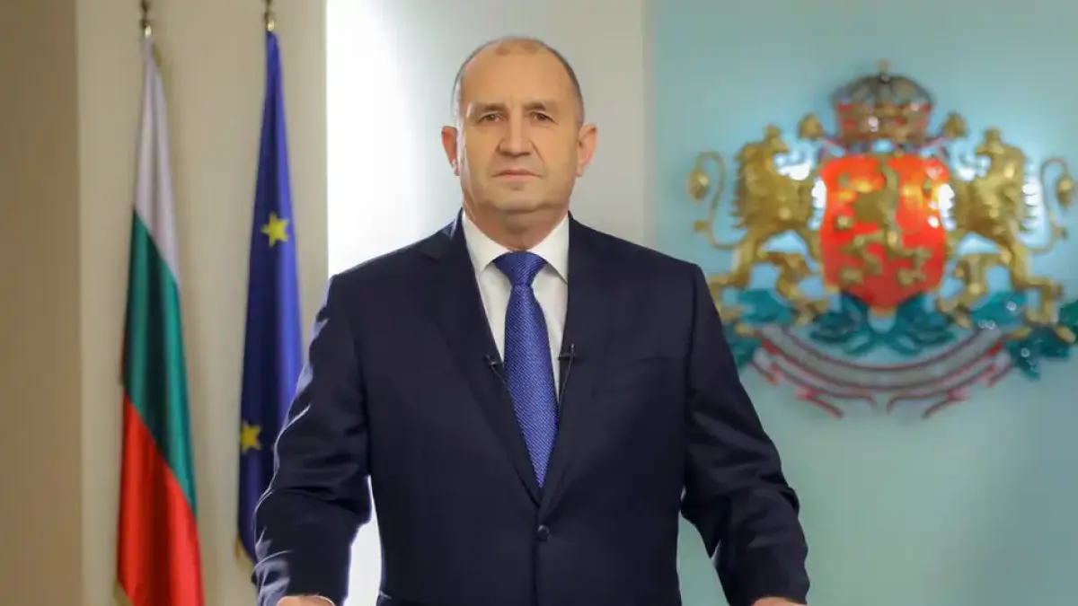 "Последен валс, другарю Радев": Новогодишната реч отприщи лавина от гняв в мрежата