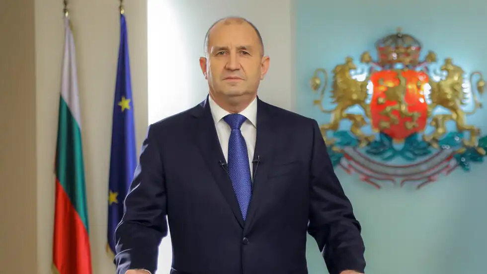 "Последен валс, другарю Радев": Новогодишната реч отприщи лавина от гняв в мрежата
