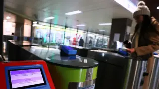 Еврото обърка и градския транспорт: Опашки, напрежение и първи гафове с билетите Видео