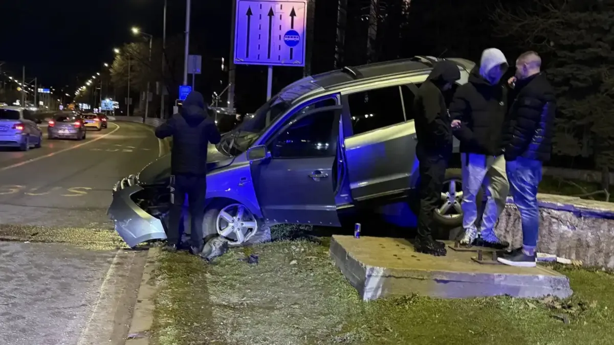 Адско меле посред нощ при подлеза на ключово кръстовище в София Видео