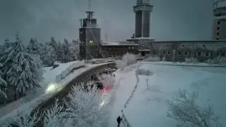 Заледен мост блокира десетки камиони и автомобили в Хамбург