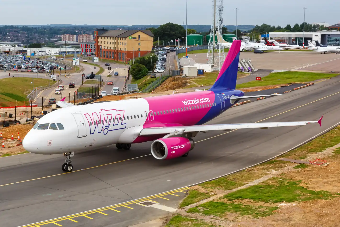 Wizz Air се изгаври с куп нашенци, остави ги като кучета на летището във Франкфурт
