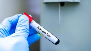 Симптоми на нисък естроген при мъжете и жените и какво не бива да пренебрегвате