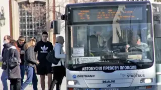 Скандал в градския транспорт: Рейсове в Пловдив режат еврото и свалят пътници