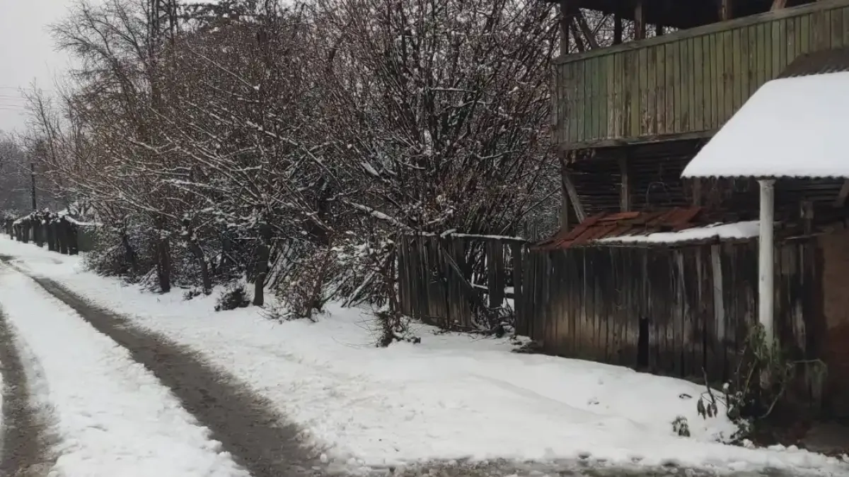 Зимата се завърна! На това място у нас пак натрупа много сняг Снимки