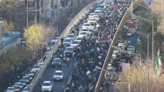 Улиците на Иран се пръскат от масови протести, ограничиха достъпа до интернет