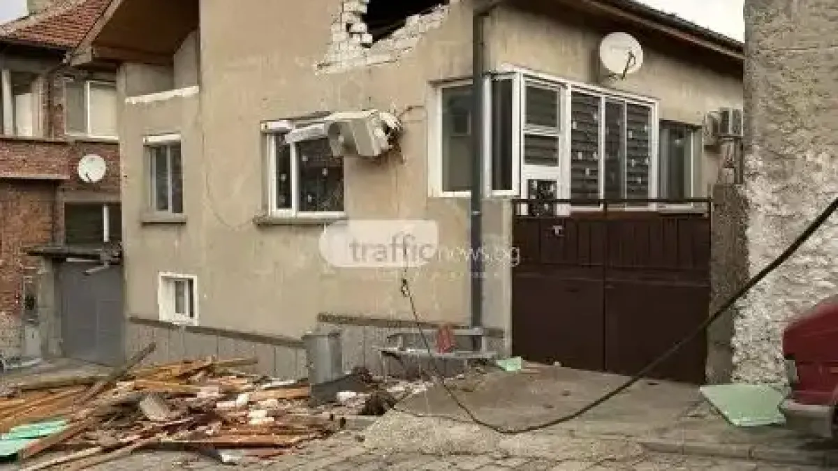 Силният вятър събори постройка в Перущица, нанесе множество щети