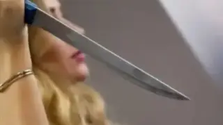 Жена се опита да отреже гениталиите на любовника си, защото отказал да...