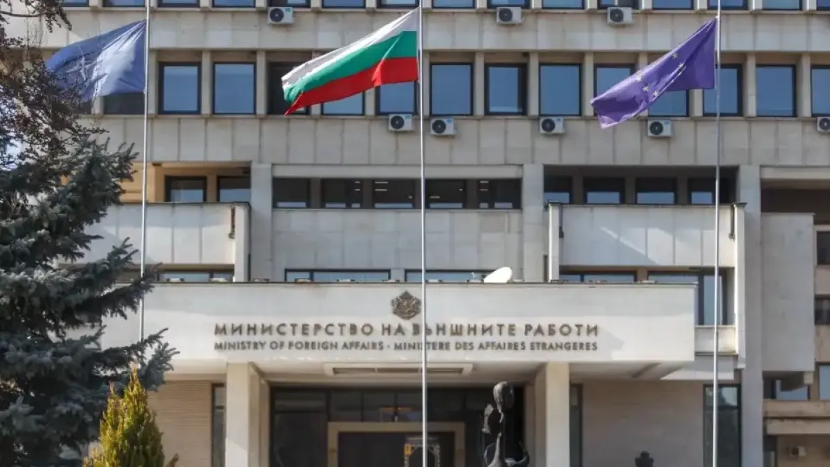 МВнР размаха пръст на Скопие