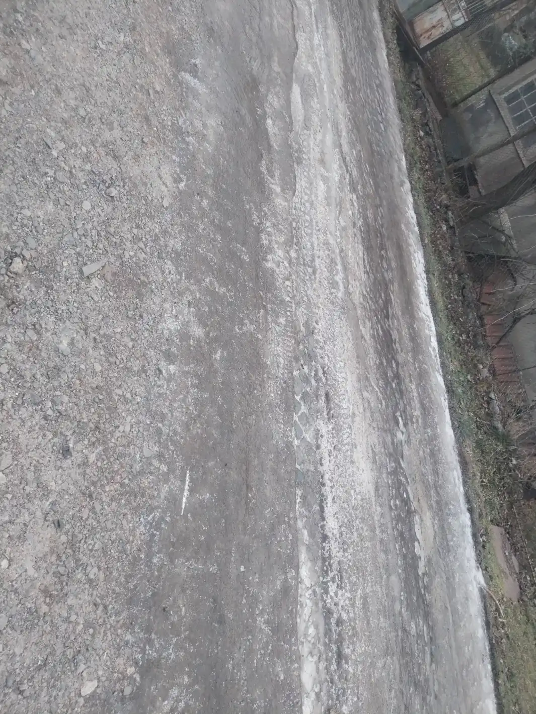 Истински ужас за перничанка с малко дете в кв. „Бела вода“ Снимки