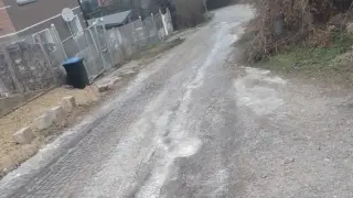 Истински ужас за перничанка с малко дете в кв. „Бела вода“ Снимки