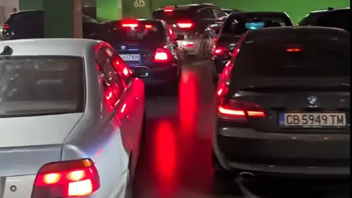 Ад в столичен мол! Клиенти в капан с часове Видео