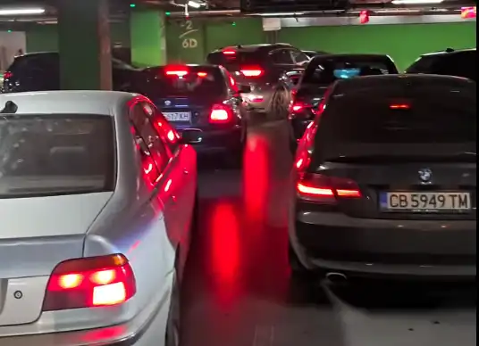 Ад в столичен мол! Клиенти в капан с часове Видео