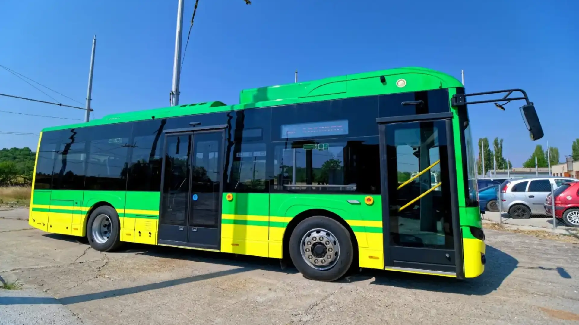 Извиха се опашки за месечна карта за градския транспорт по 1 евро