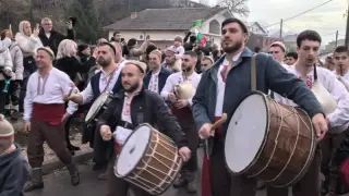 Мало и голямо на мъжкото хоро в Калофер БЛИЦ Live