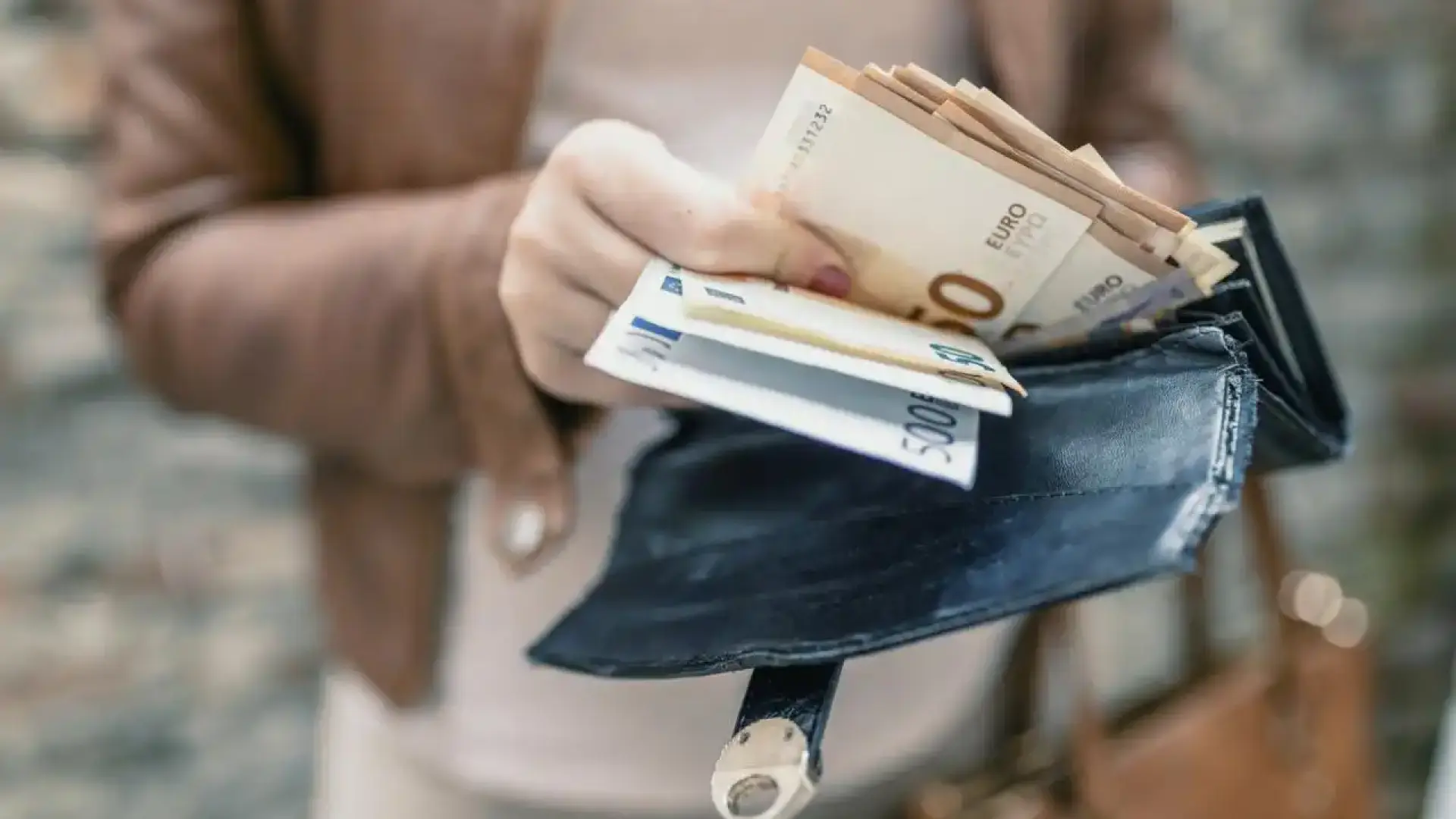 След еврото: Ръста на заплатите - минимум 10%