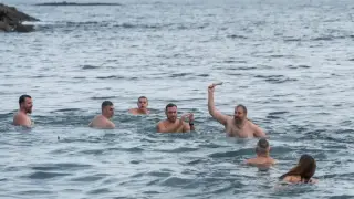 В Царево вадиха кръста от морето на две места