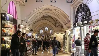 Полицията обърна с хастара навън Капалъ чарши в Истанбул - огромни измами