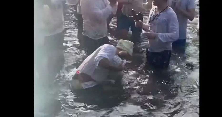 Клип с бебе в река на Йордановден подпали мрежата