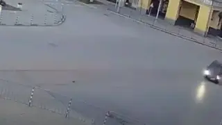 Зверско меле с моторист в Димитровград, линейка лети към болницата Видео