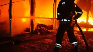 Русия атакува Днипро: „Шахеди“ удариха многоетажна сграда Видео