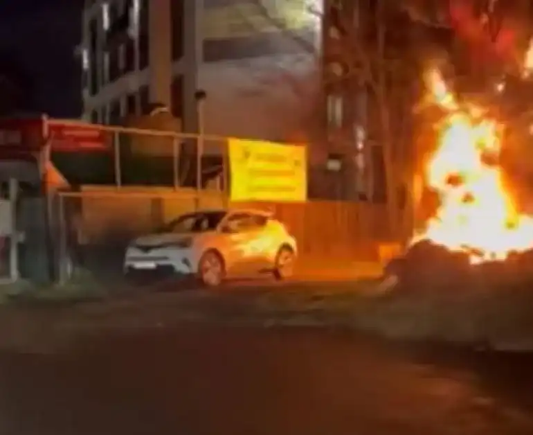 Пламъци край жилищна сграда в София Видео