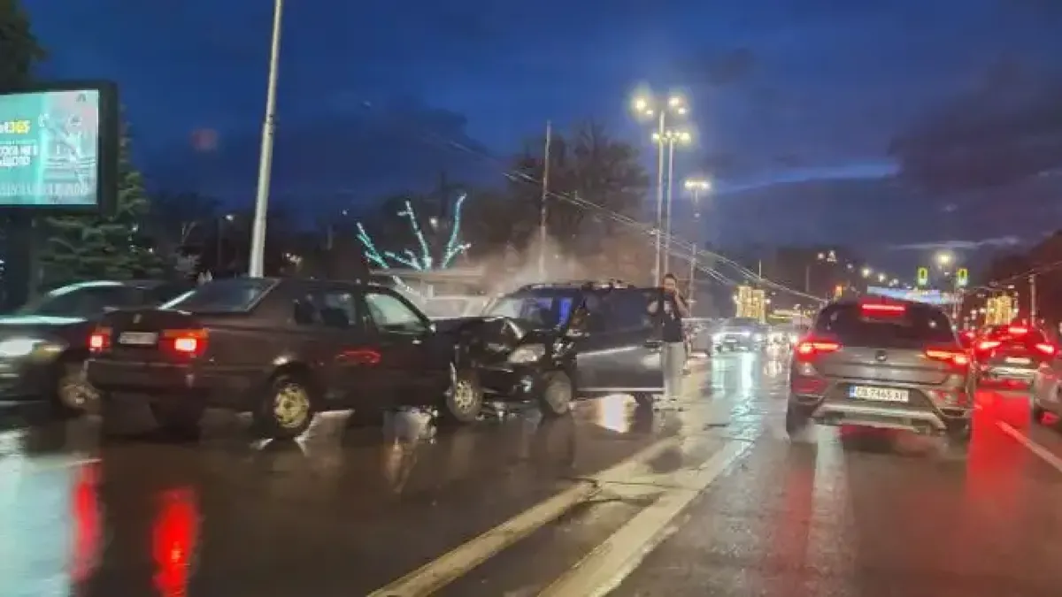 В час пик: Верижна катастрофа край Орлов мост в София, има ранени