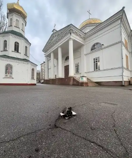 Русия обстреля катедрала в Херсон, един снаряд улучи купола Снимки