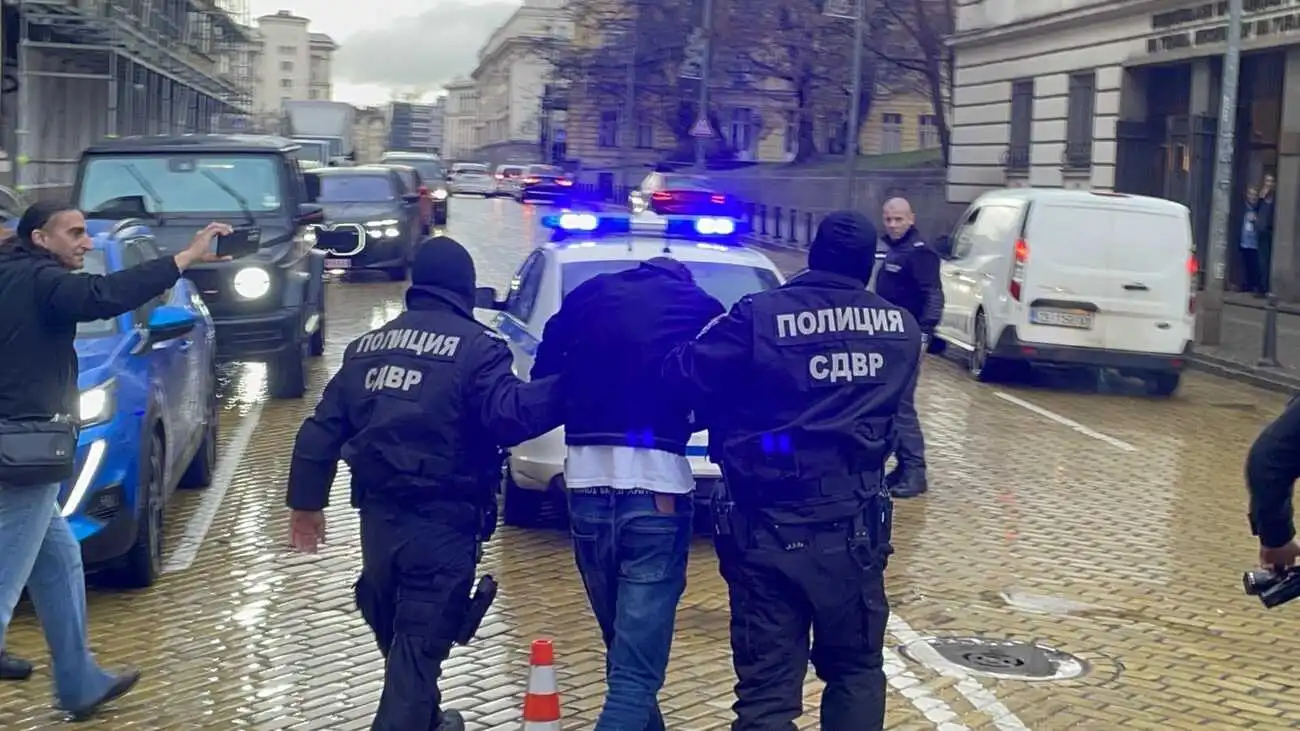 Задържаха трима младежи за видеорекет в „Манастирски ливади“