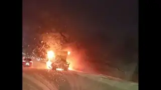 Снегорин се подпали, докато чисти снега край София Видео