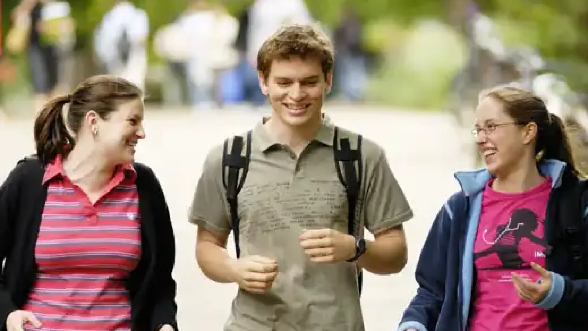 Пет евро вече са "новите 100 лева", а на опашките е истински трилър