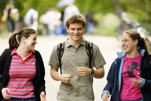 Пет евро вече са "новите 100 лева", а на опашките е истински трилър