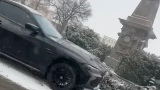 Катастрофа на Паметника на Васил Левски в София заради снеговалежа Видео