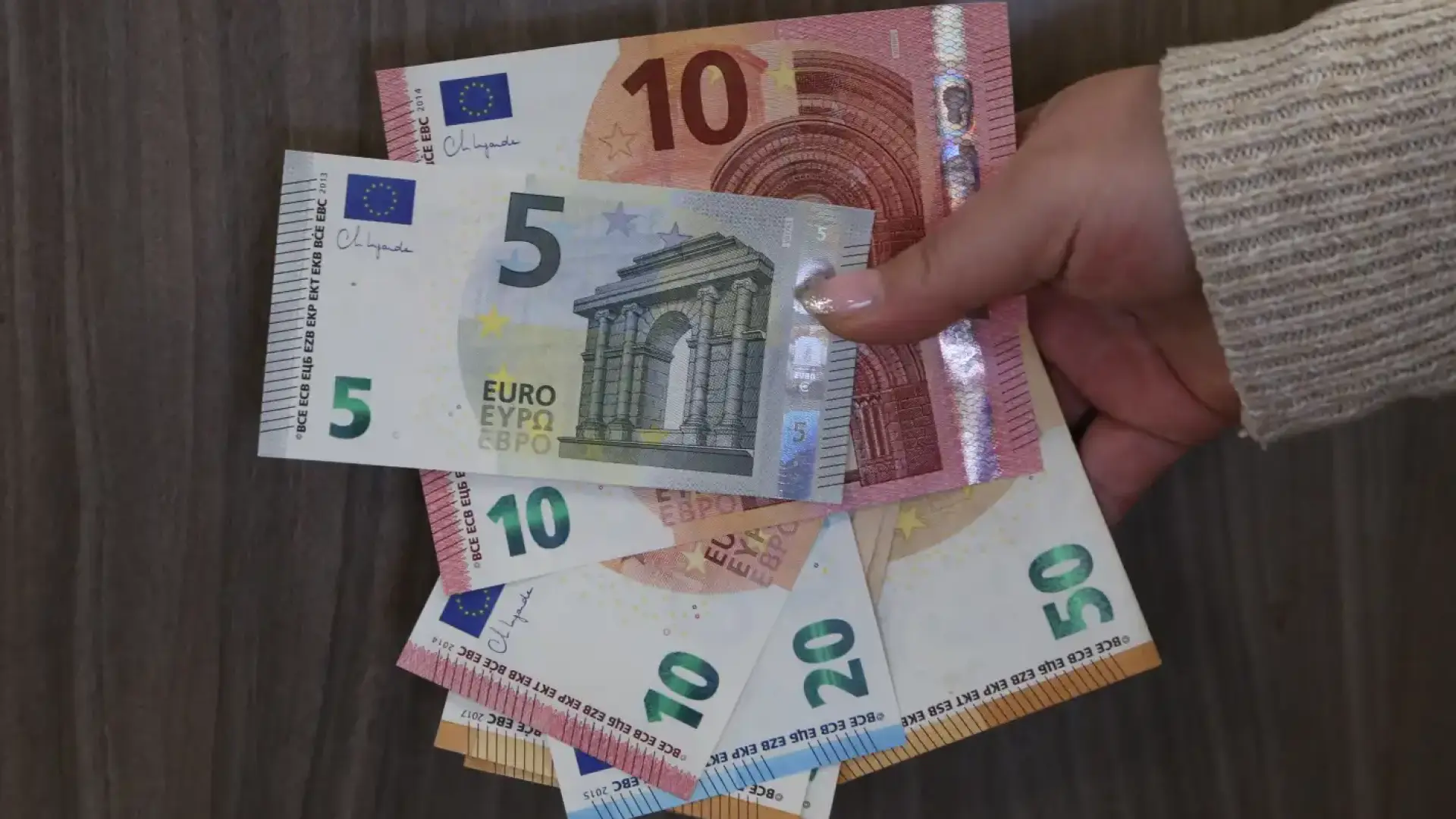 Голям наш град пламна от фалшиво евро, деца пробутват банкнотите