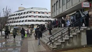 Голяма опашка пред централната поща отказа дупничани да си вземат пенсиите