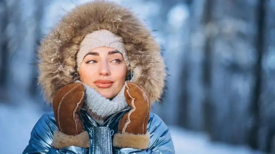 Носите качулката неправилно и дори не го знаете – ето как да се защитите от студа