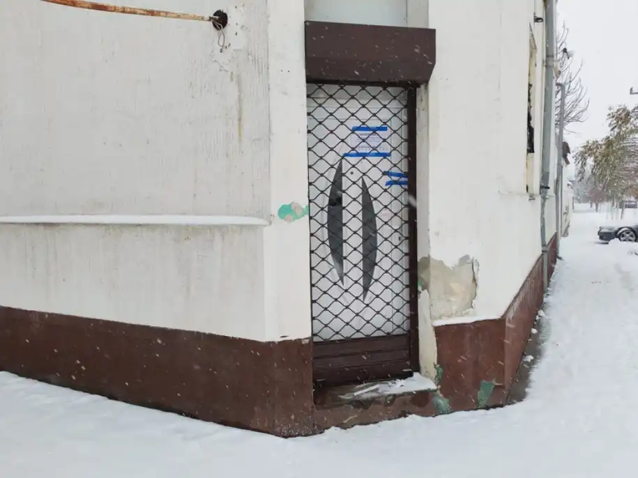 Той преряза гърлото на 18-г. момче без причина пред тоалетната в кафене в село Товаришево Снимки