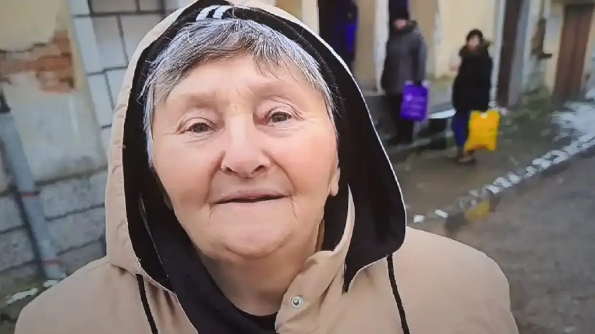 Какви красиви евра, много съм щастлива: Баба Надка след реакцията на министър Караджов