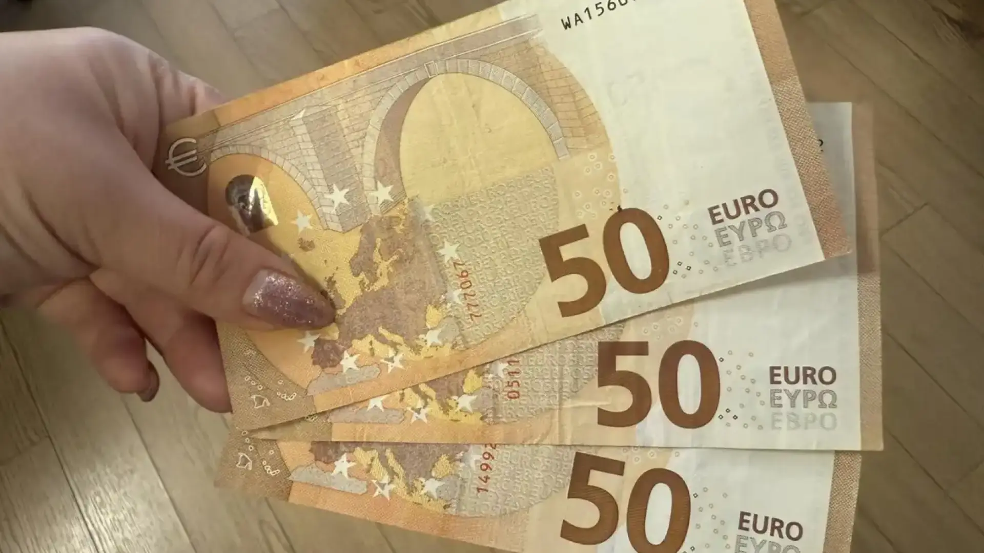 Заради еврото: Много от банките днес ще работят извънредно