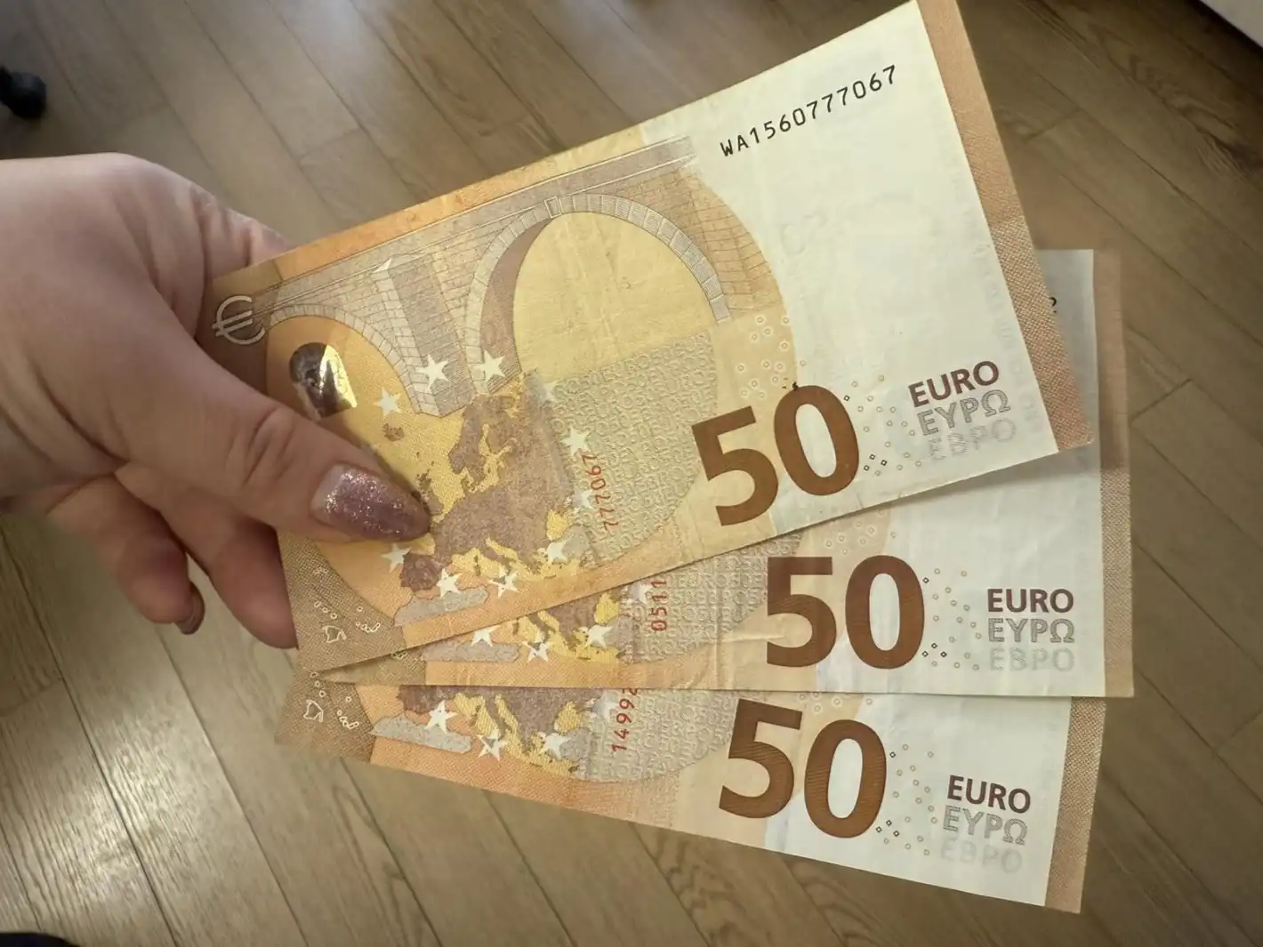 Заради еврото: Много от банките днес ще работят извънредно