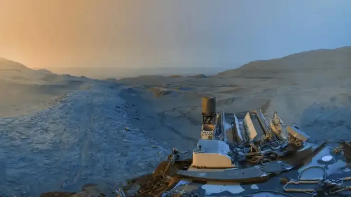 Марсоходът Curiosity се изкачи по 5-километров склон на Марс и засне зашеметяваща панорама