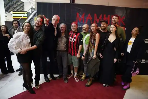 Звезден блясък на премиерата на "Мамник" Снимки
